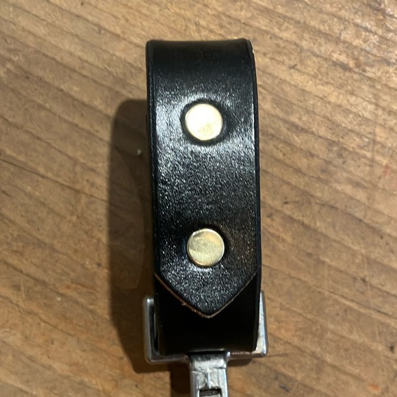 Loop attaches on belt. RM Knives Black Leather Key fob Holder with Silver Clip - Picture 6 of 9